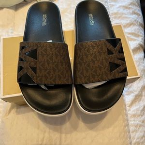 Michael Kors Trixie slides